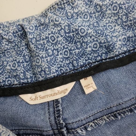 Soft Surroundings~Woman Size M~Blue Print Pull-On Cropped Pants Stretch. - Picture 2 of 12